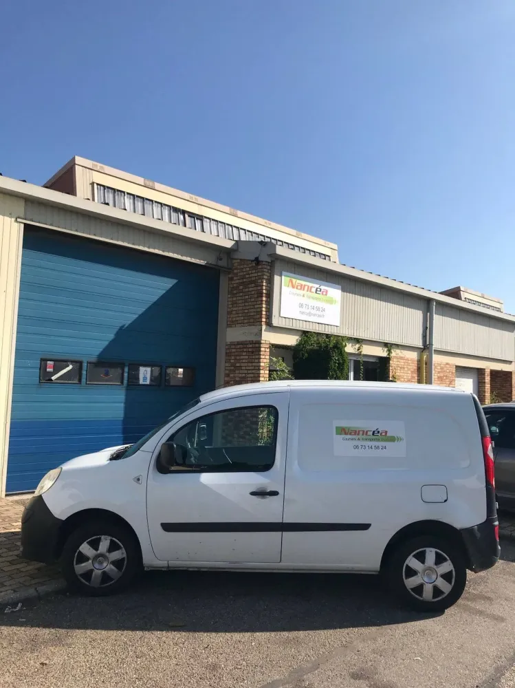 entrepôt et camionettewebp